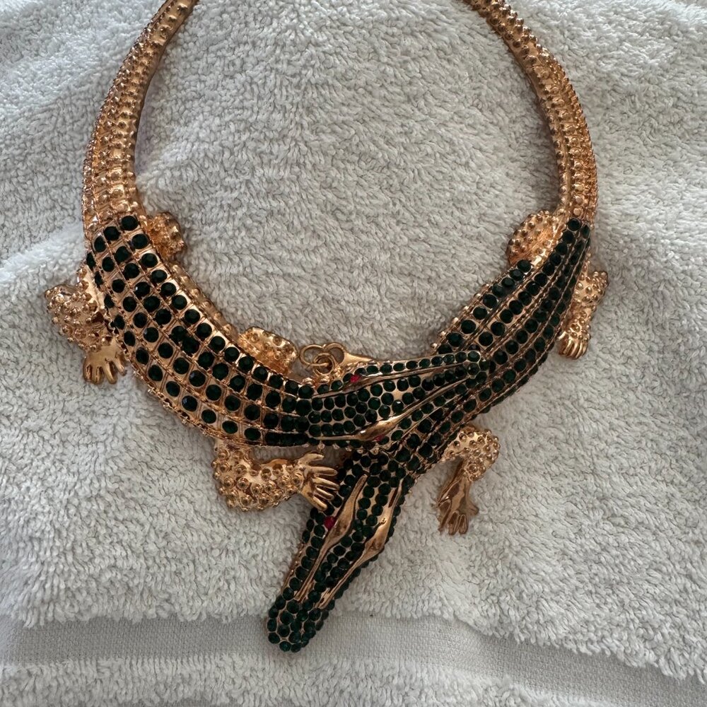 Elegant Statement Necklace – Timeless Chic Style - Picture 2 of 5